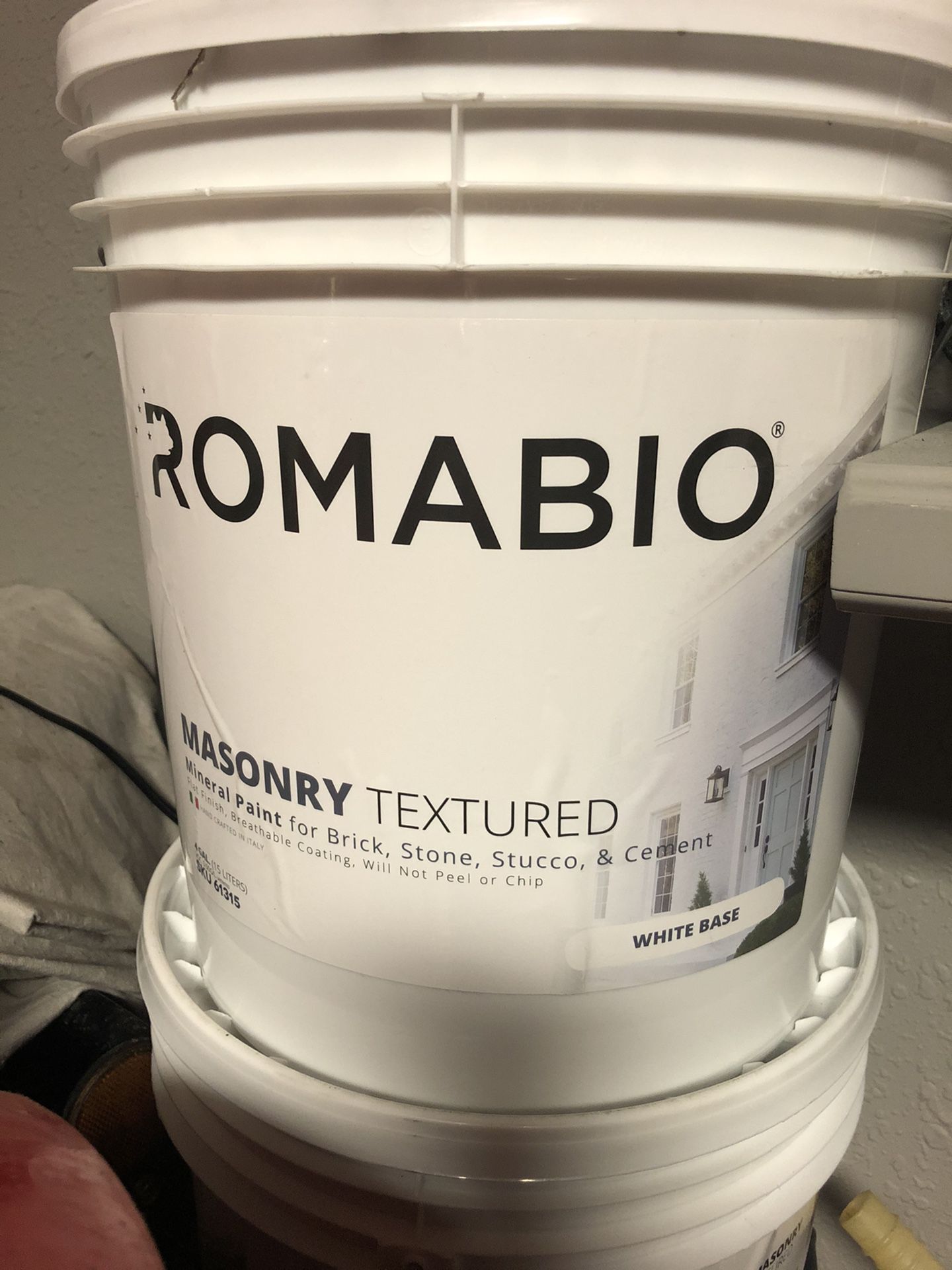 Textured paint for brick, stone, masonry, stucco, cement.