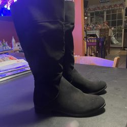 Black Boots 