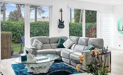 Triple reclining couch