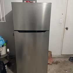 Insignia Refrigerator 