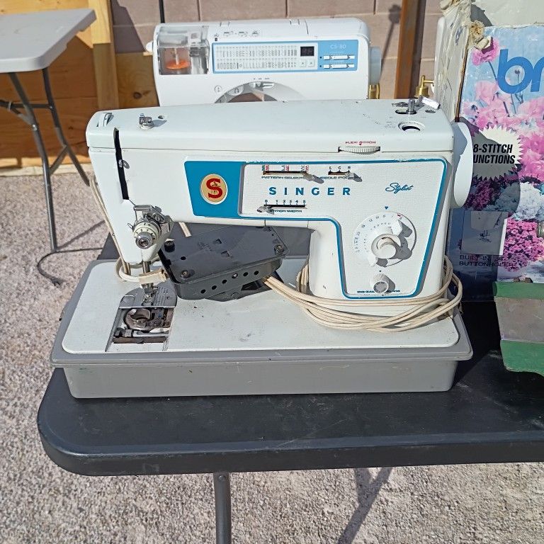 Singer Sewing Machine 