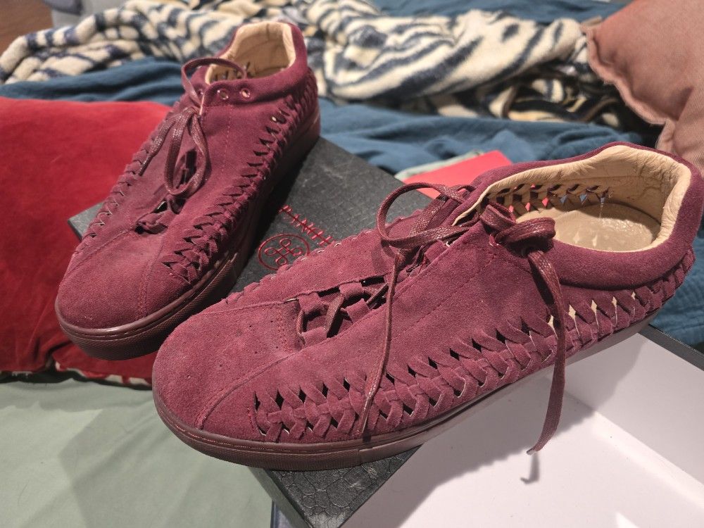 Hip And Bone Suede Runner Size 12