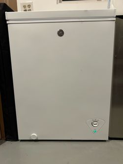 GE 5.1 cu. Ft. Garage Chest Freezer a