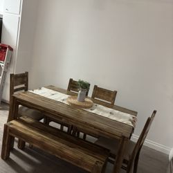 Solid Wood 6-Piece Dining Table Set – Excellent Condition