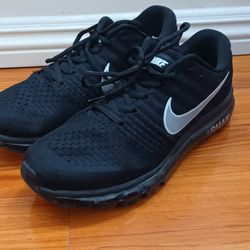Men Nike Air max Size 9.5 running shoe