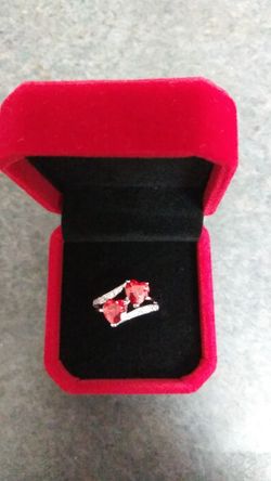 VERY Beautiful Ring!! Size 7