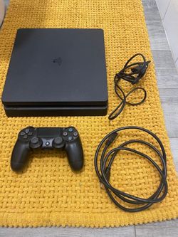 Ps4 Console With Controller