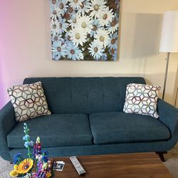 Couch For Sale With accent Pillows Included 