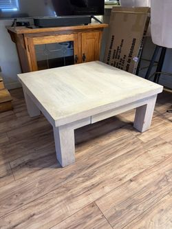 SOLID WOOD COFFEE TABLE