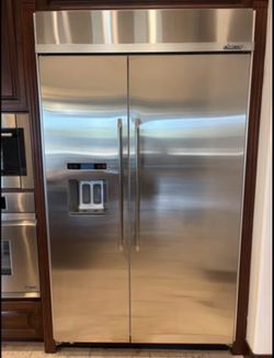 Dacor 48″ Built-In Fridge/Freezer w/ Ice & Water