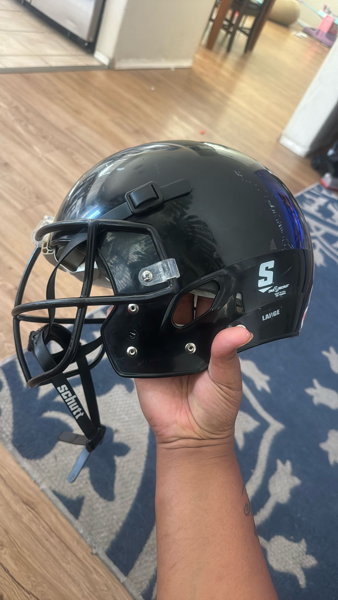 Youth Football Helmet (LARGE)