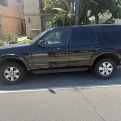 2009 Ford  Explorer XLT 4WD-Low Mies 68k