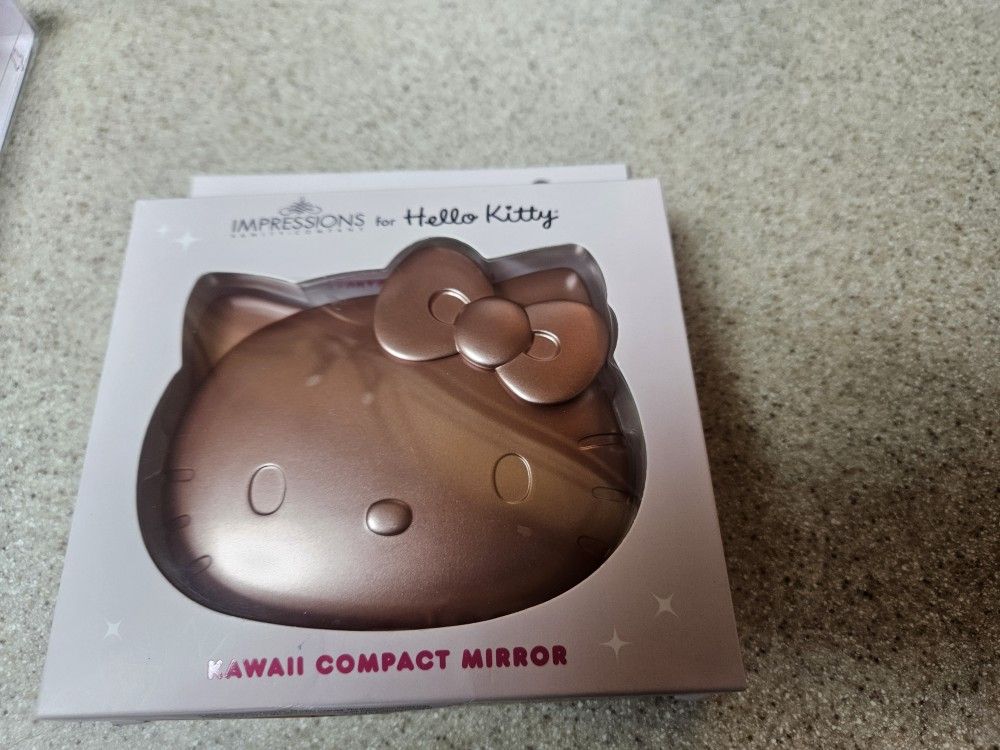 Hello Kitty New Mirror