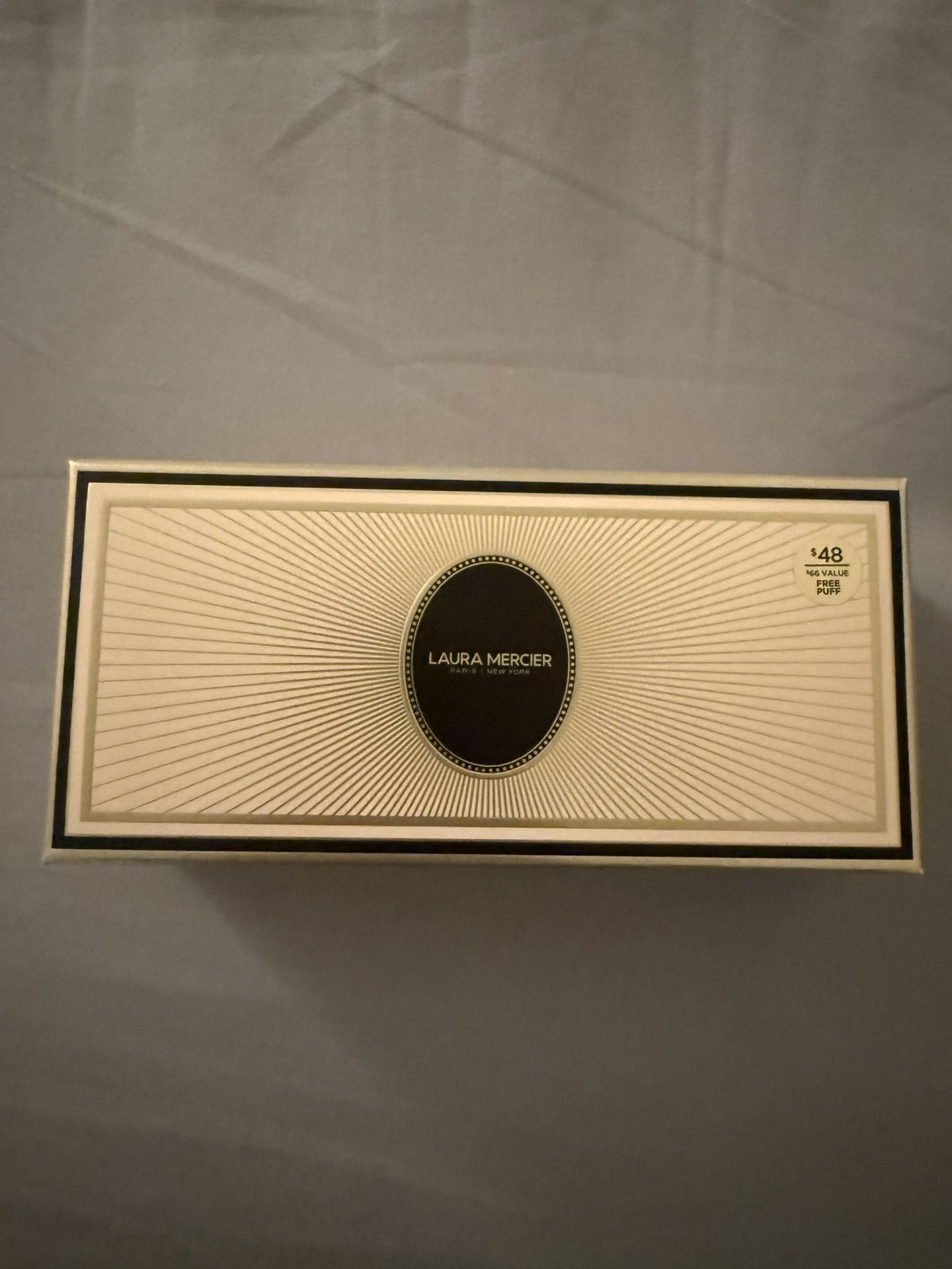 Laura Mercier Indulgent Icons Translucent Loose Setting Powder & Velour Puff Set