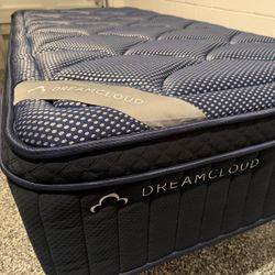 DreamCloud Luxe Hybrid Mattress, Twin XL, Like New, Perfect Condition