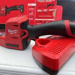 Milwaukee M12 Hedges Trimmer