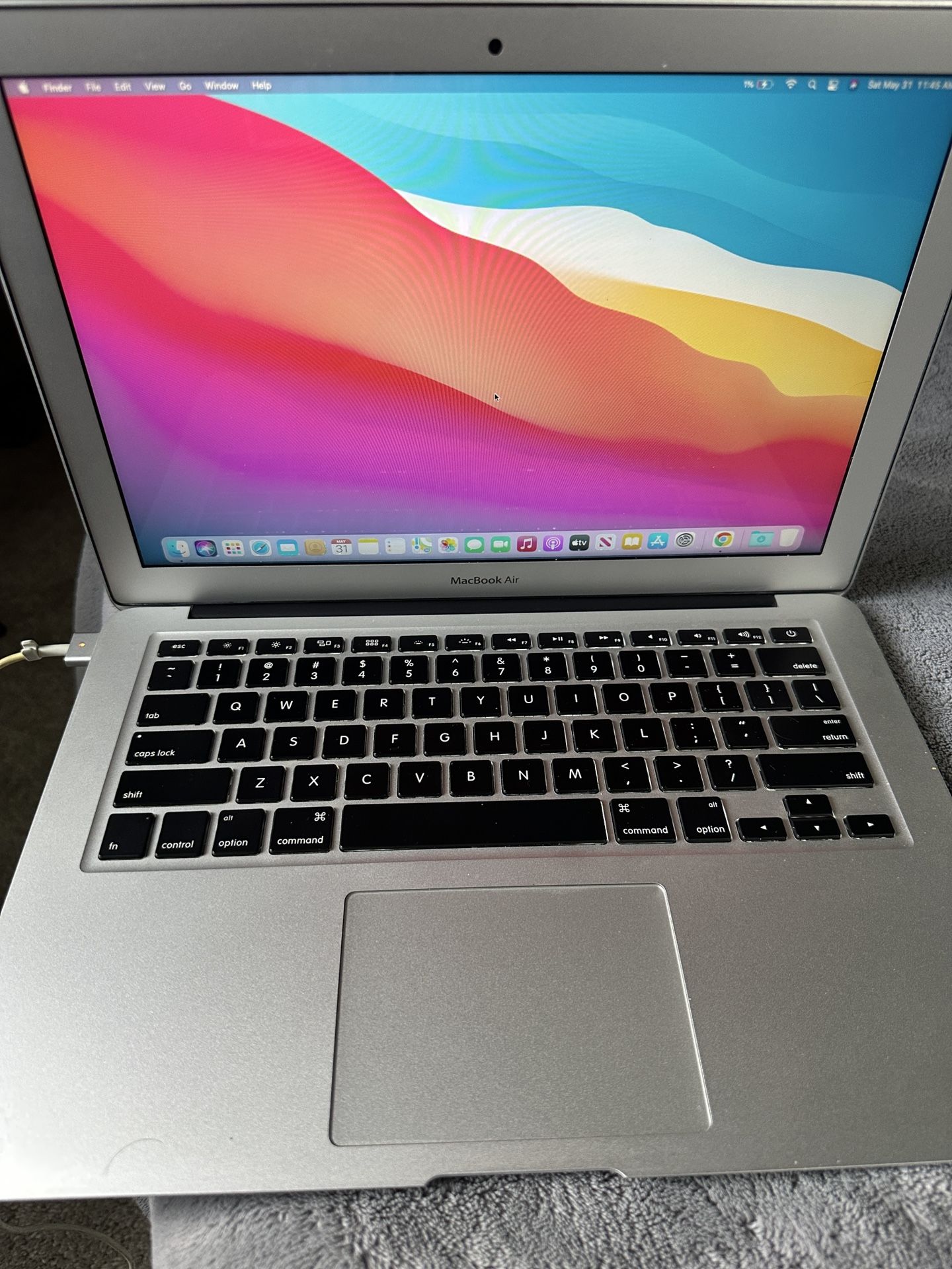 Apple MacBook Air/ 13.3 inch Retina Display / Core i5 / 4GB RAM / 128GB SSD