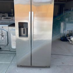 STAINLESS STEEL SIDE BY SIDE KENMORE REFRIGERATOR!!!