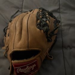 Rawlings Baseball Glove 