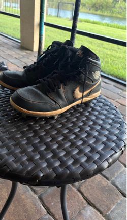 Black Men’s Size M 10.0 Adult Air Jordan Cleats