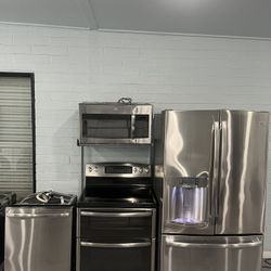 GE KITCHEN APPLIANCE SET FOR SALE! 