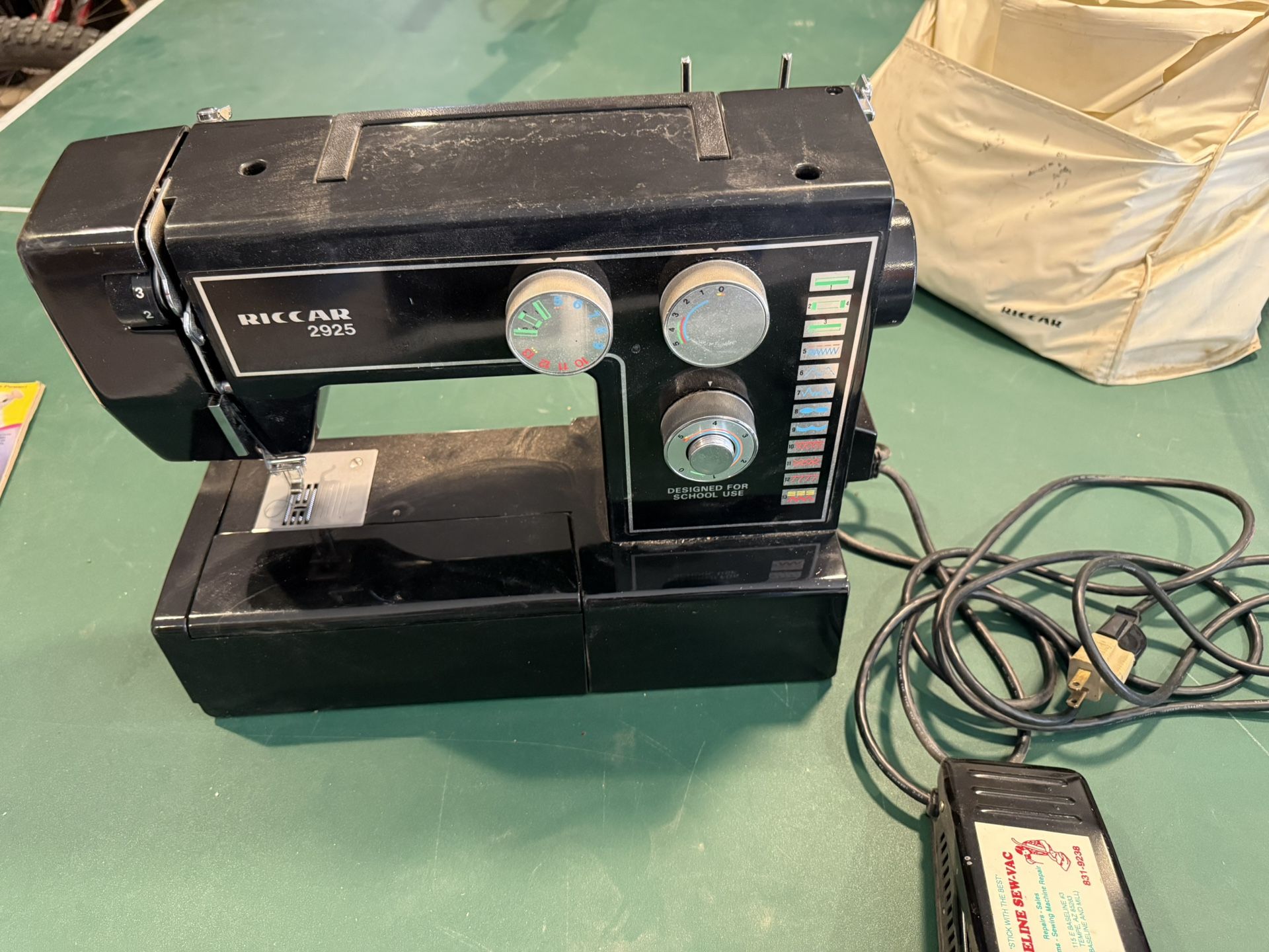 Vintage Riccar 2925 Sewing Machinw