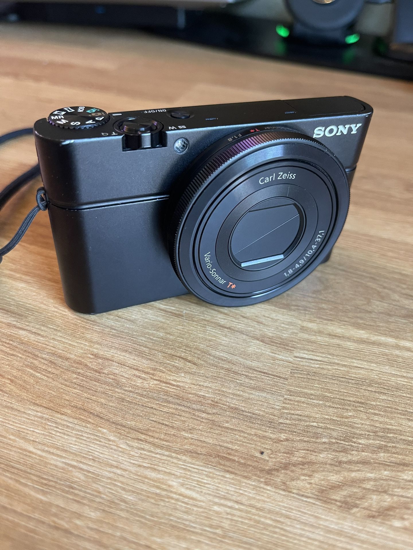 Sony DSC-RX100 Digital Camera 1.0-inch sensor with F1.8 lens Black Cyber-shot Digital Camera 