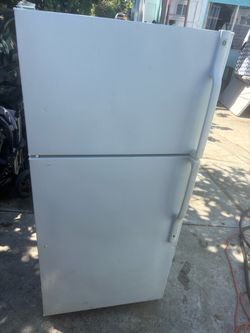 GE. REFRIGERATOR
