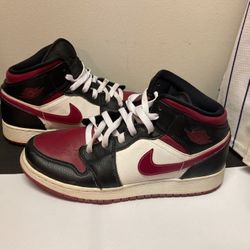 Jordan 1 Mid 