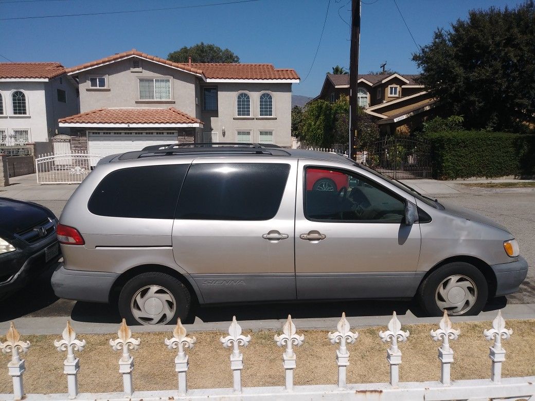 2001 Toyota Sienna