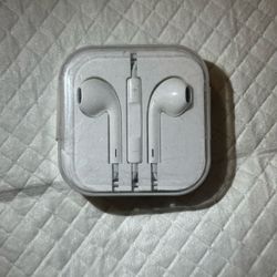 White Wired Earbuds with Remote Control and Volume Buttons