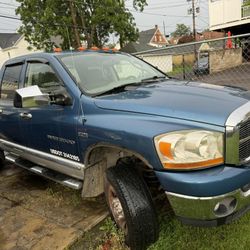06 Dodge Ram 2500 5.7 Hemi
