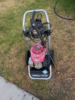 Honda pressure washer 2700 PSI 2.3 GPM.Obo.