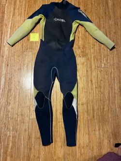 Wetsuit size 13