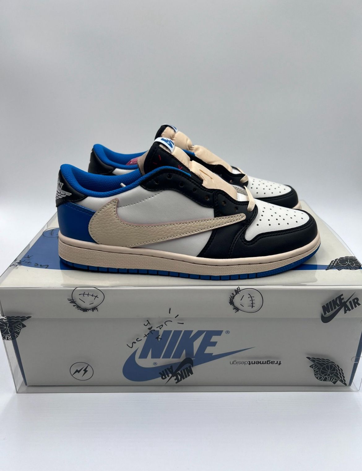 JORDAN 1 Low TRAVIS SCOTT X FRAGMENT