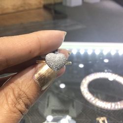 10k Gold Diamond Heart ♥️❤️❤️ Ring Lady’s .we Have On Special .