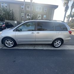 2004 Toyota Sienna