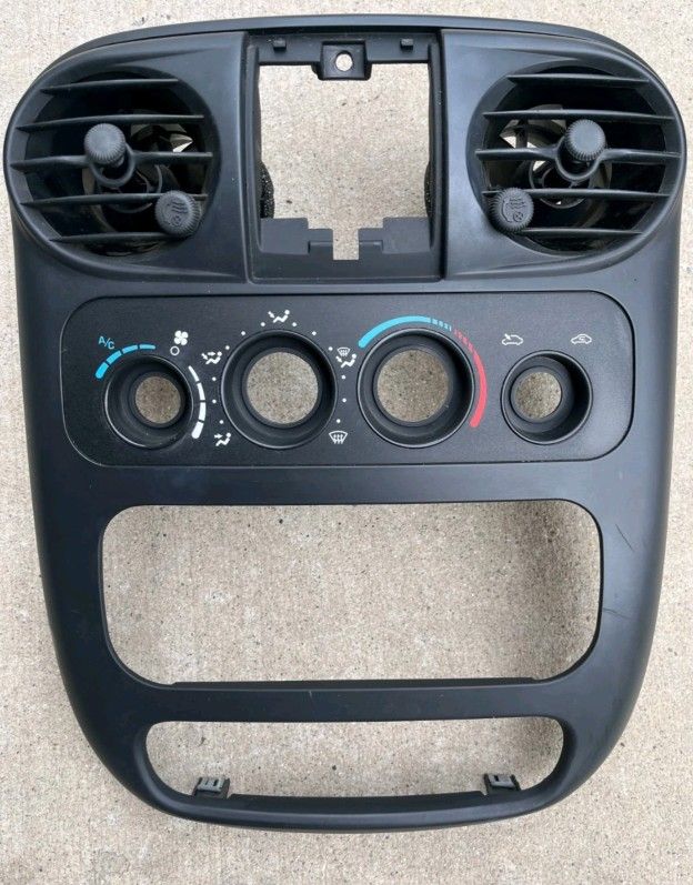 2001-2005 Chrysler PT Cruiser Center Radio Dash Climate Control Bezel Vent Panel 70 Or Best Offer