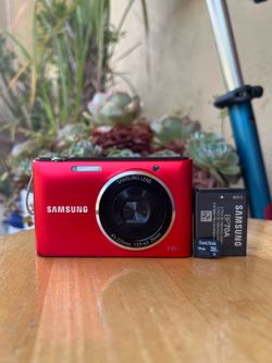 Samsung ST Series ST72 16.2MP Digital Camera - Red