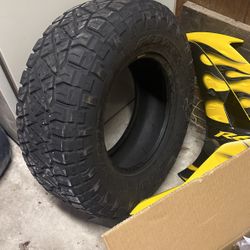 Nitto Ridge Grappler 285/70/r17