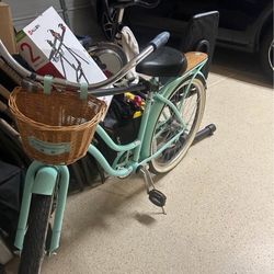 Bike- Schwinn beach Cruiser + Accessories