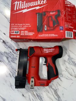 Milwaukee M12 12-Volt 23-Gauge Lithium-Ion Cordless Pin Nailer