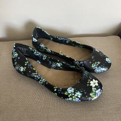 Girl Dressy Shoes Size 5