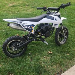 49cc Kids Dirt bike . like new ! 