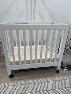 Babyletto Origami Mini Crib w/ Wheels
