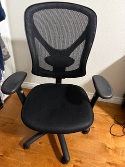 Black Mesh Office Chair with Armrests