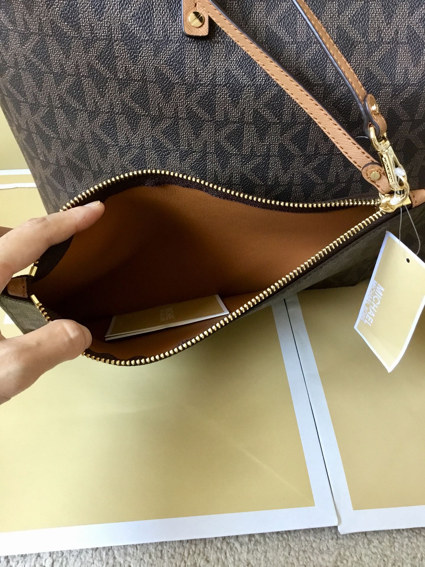 Authentic Michael Kors Large Speedy Bag for Sale in Costa Mesa, CA - OfferUp