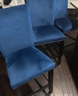 3 Blue velvet barstools