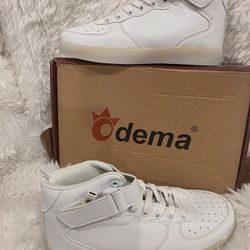 zapatos deportivos blancos de Odema