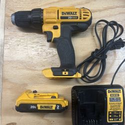 Dewalt 20V Max 1/2" Cordless Drill Driver Kit-DCD771-Clean- Battery & Charger